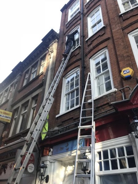 window cleaning commercial property in Holborn