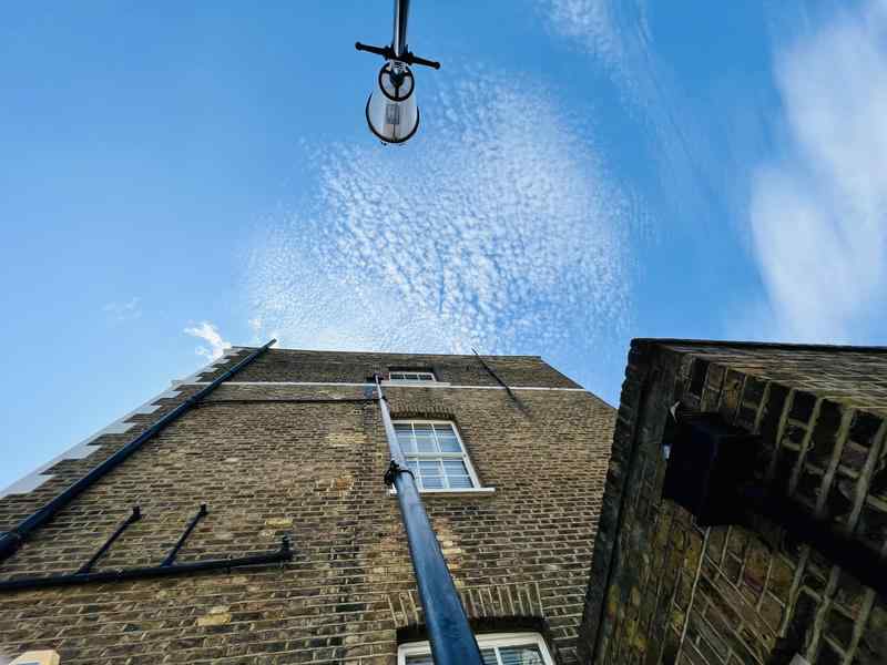 Window cleaning residential building with reach and wash in Holland Park